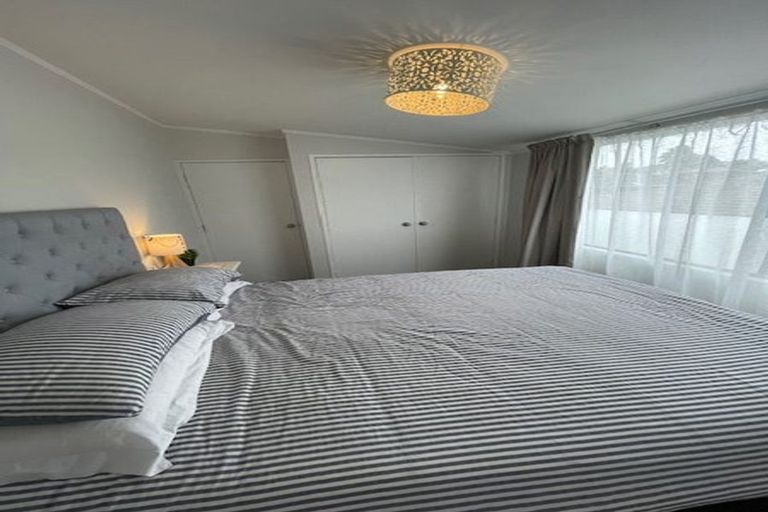 Photo of property in 12 Fresil Lane, Massey, Auckland, 0614