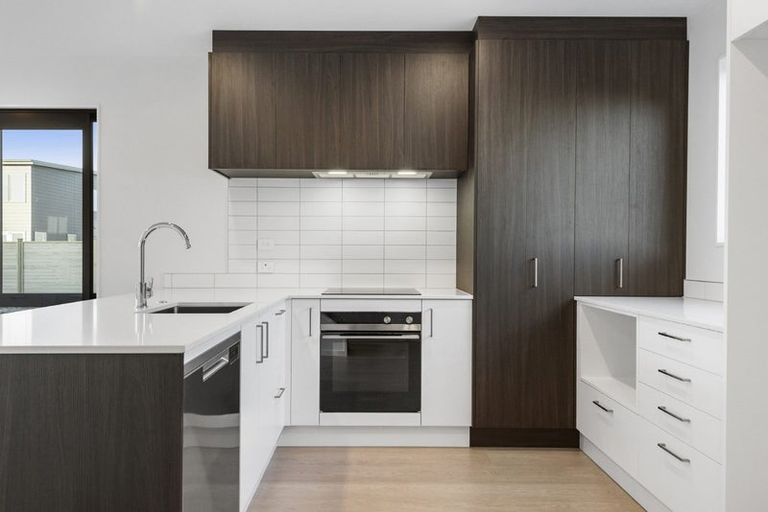 Photo of property in 6 Verde Lane, Rosehill, 2113