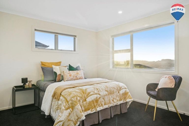 Photo of property in 137 Endeavour Drive, Whitby, Porirua, 5024