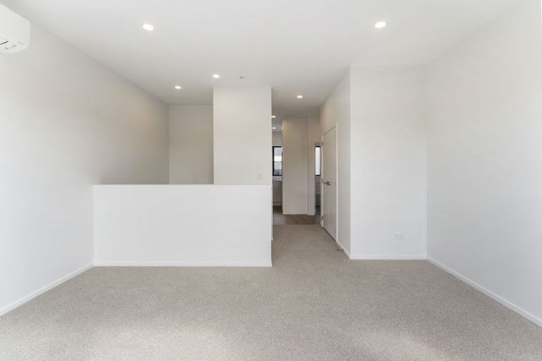 Photo of property in 11/28 Westgate Drive, Westgate, Auckland, 0614