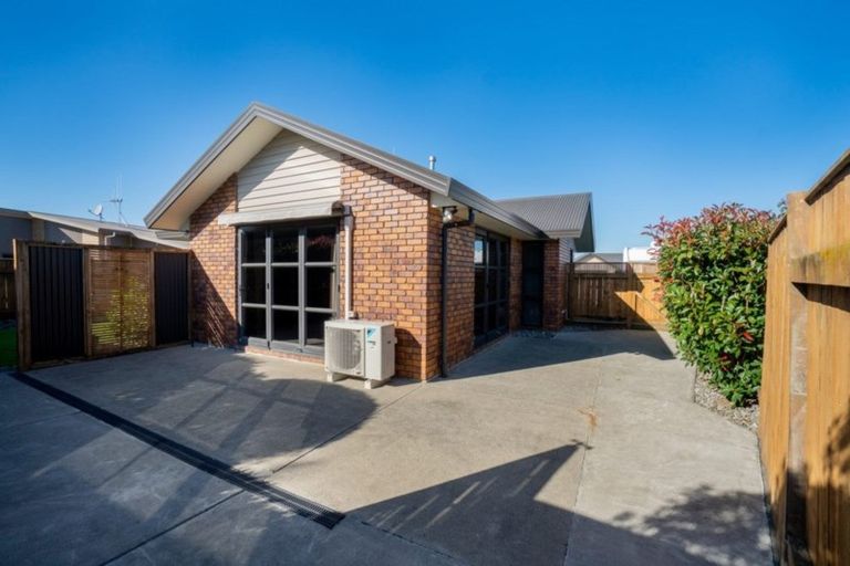 Photo of property in 11 Geneva Terrace, Kelvin Grove, Palmerston North, 4414