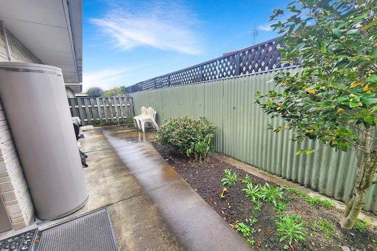 Photo of property in 2/17 Ngarimu Crescent, Taradale, Napier, 4112
