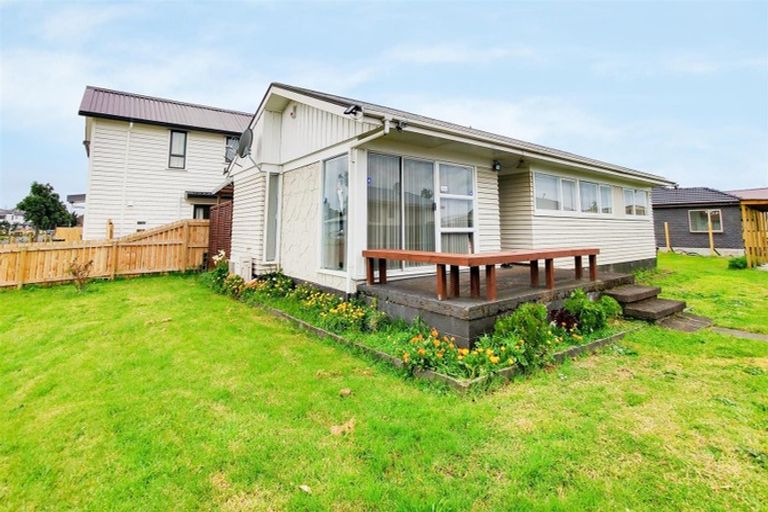 Photo of property in 70 Raglan Street, Mangere East, Auckland, 2024