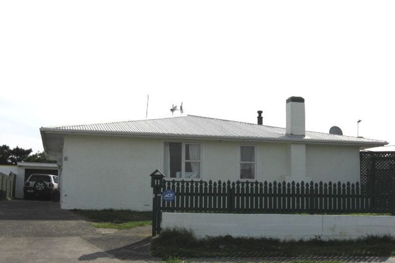 Photo of property in 11 Kuaka Place, Castlecliff, Whanganui, 4501