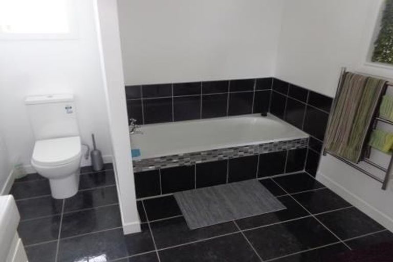 Photo of property in 29 Tahi Terrace, Glen Eden, Auckland, 0602