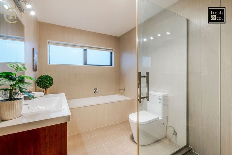 Photo of property in 33 Kirikiri Drive, Papakura, 2110