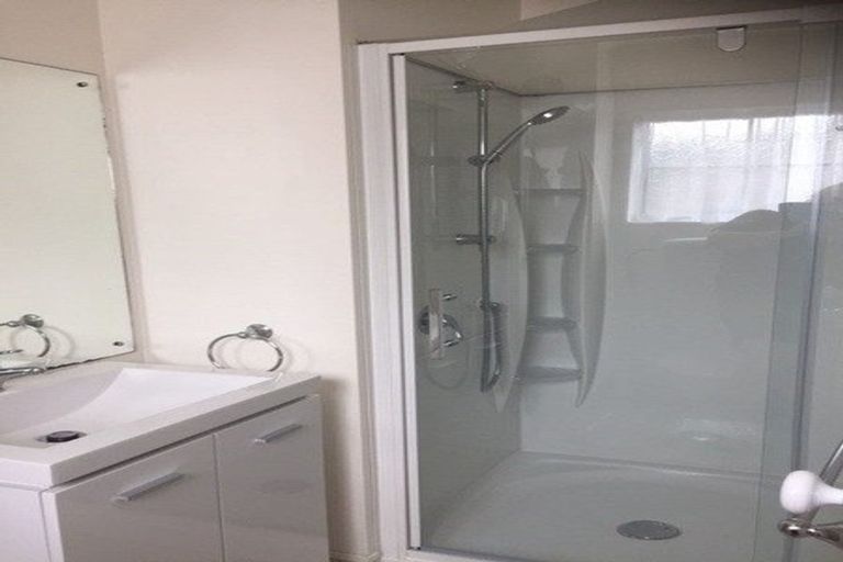 Photo of property in 87 Victory Crescent, Tawa, Wellington, 5028