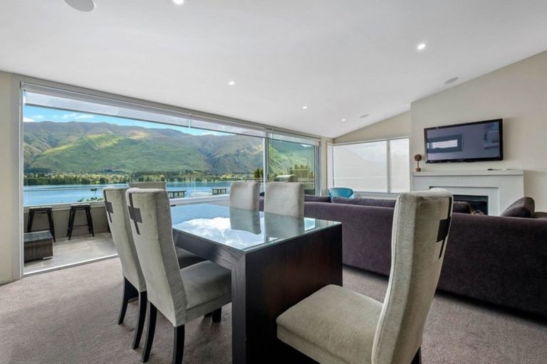 Photo of property in Lakeview Heights, 3/124 Lismore Street, Wanaka, 9305