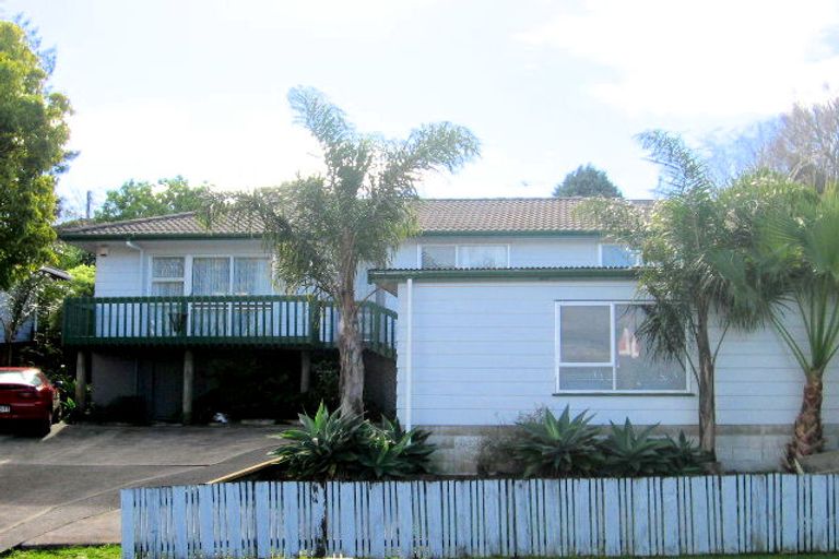 Photo of property in 24 Donovan Avenue, Massey, Auckland, 0614