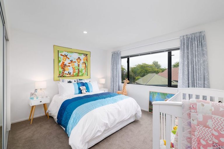 Photo of property in 22 Brockhall Lane, Avonhead, Christchurch, 8042