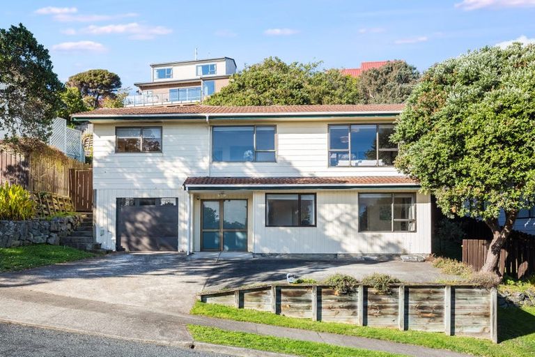 Photo of property in 14 Mercury Way, Whitby, Porirua, 5024