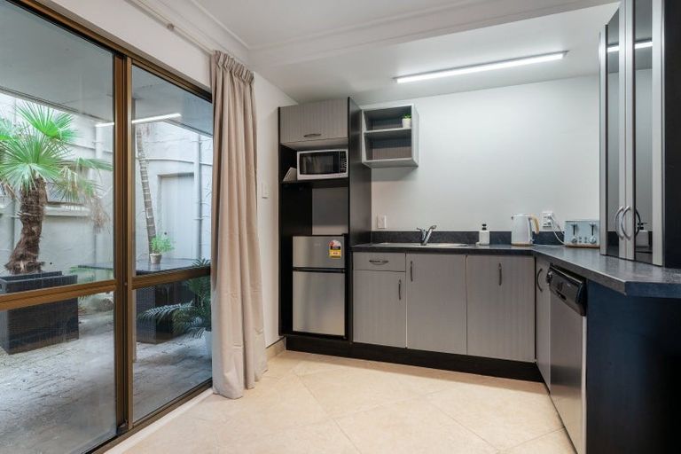 Photo of property in 30 Marine Parade, Mount Maunganui, 3116