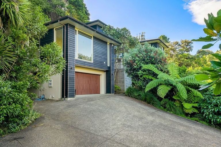 Photo of property in 9 Herrings Cove Place, Titirangi, Auckland, 0604