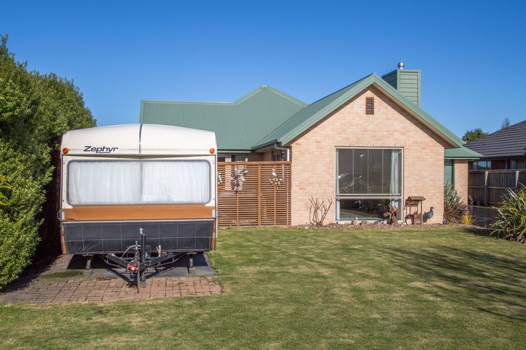 Photo of property in 24 Rochester Crescent, Rolleston, 7614