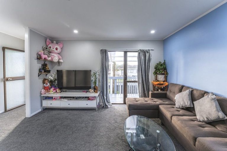 Photo of property in 1/71 Luanda Drive, Ranui, Auckland, 0612