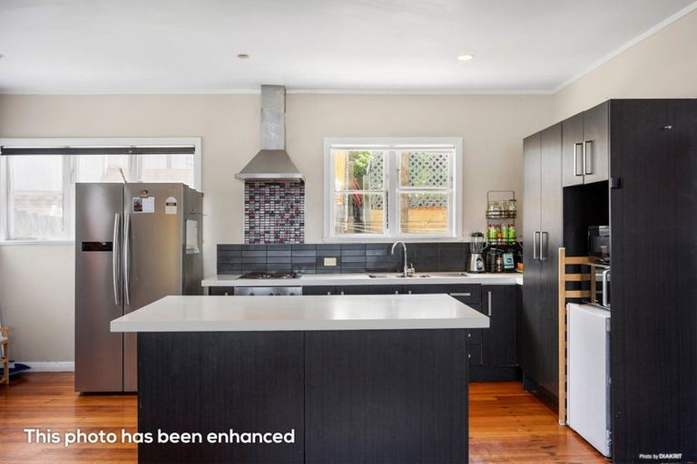 Photo of property in 2/27 Hillcrest Road, Papatoetoe, Auckland, 2025