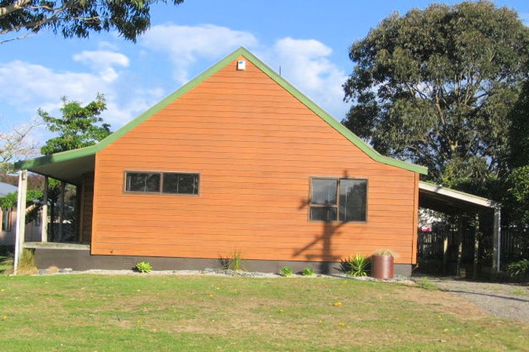 Photo of property in 206 Linton Crescent, Whangamata, 3620