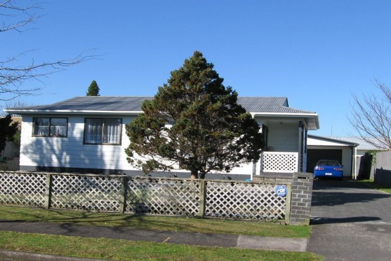 Photo of property in 5 Pukeroa Place, Papakura, 2110