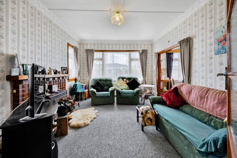 Photo of property in 30 Graham Street, Eltham, 4322