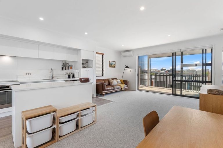 Photo of property in 16 Raranga Lane, Hobsonville, Auckland, 0616