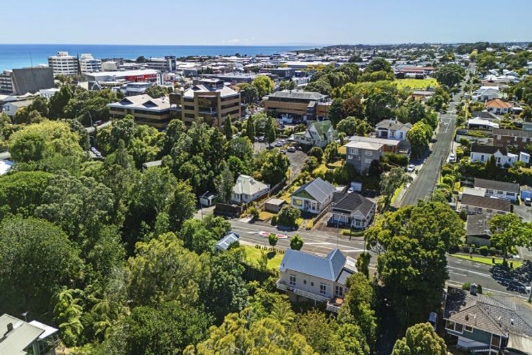 Photo of property in 28 Carrington Street, New Plymouth, 4310