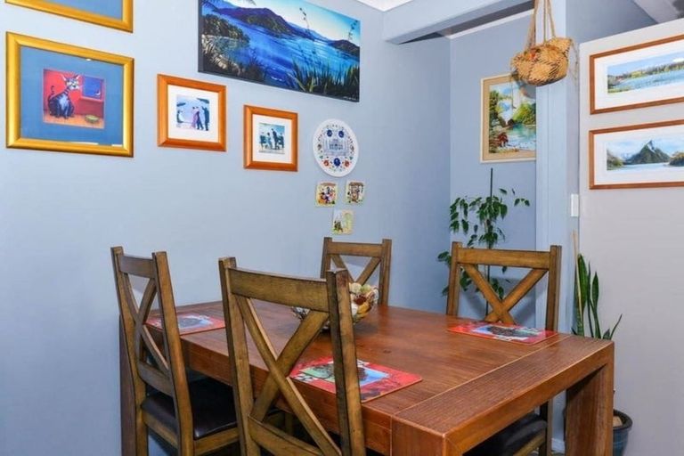 Photo of property in 1012 Heretaunga Street East, Parkvale, Hastings, 4122