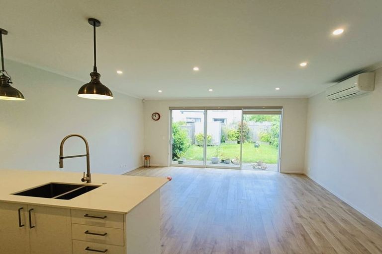 Photo of property in 26 Ian Morrison Road, Hobsonville, Auckland, 0616