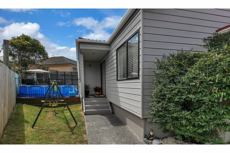 Photo of property in 38 Sailfish Drive, West Harbour, Auckland, 0618