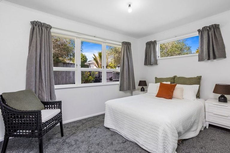 Photo of property in 11 Gatman Street, Birkdale, Auckland, 0626