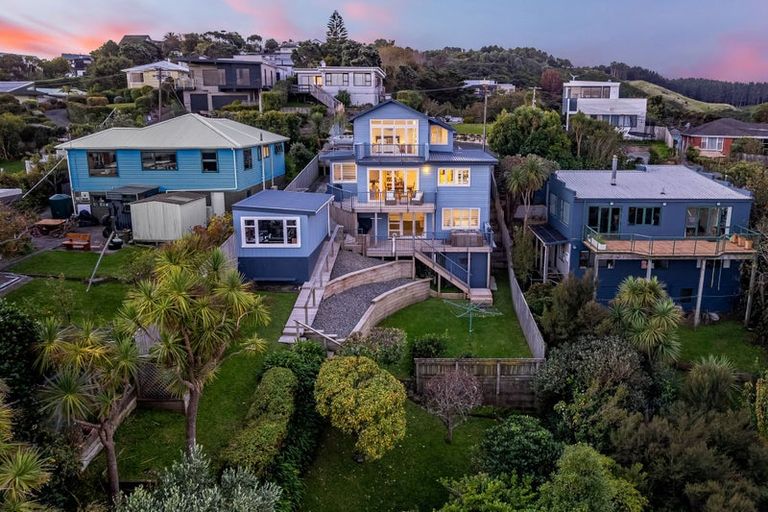 Photo of property in 14 Corlett Road, Plimmerton, Porirua, 5026