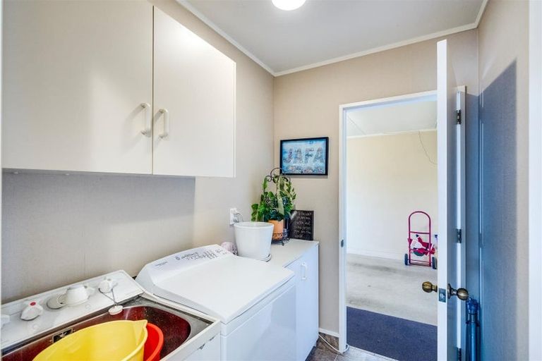 Photo of property in 2/2 Anzac Avenue, Onekawa, Napier, 4110