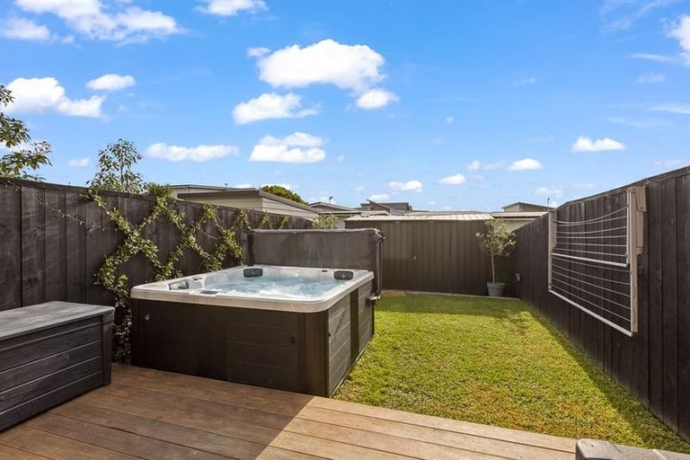 Photo of property in 10 Touhou Road, Hobsonville, Auckland, 0616