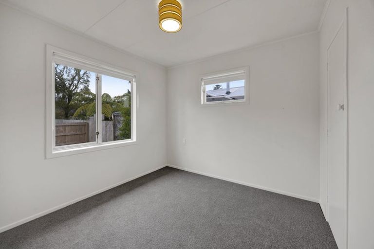 Photo of property in 5 Nikau Street, Inglewood, 4330