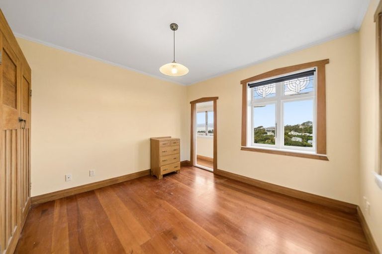 Photo of property in 8 Raroa Crescent, Northland, Wellington, 6012