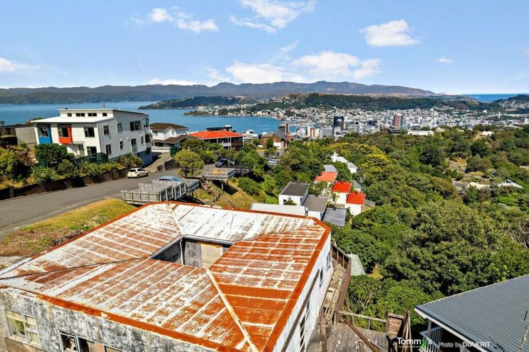 Photo of property in 4 Puketiro Avenue, Northland, Wellington, 6012