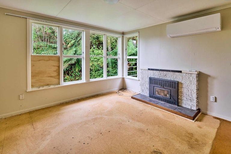 Photo of property in 27 Pencarrow Crescent, Wainuiomata, Lower Hutt, 5014