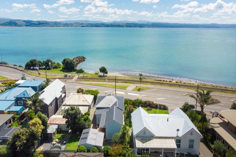 Photo of property in 5 Breakwater Road, Bluff Hill, Napier, 4110