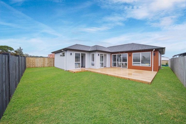 Photo of property in 10 Huahua Crescent, Papakura, 2110