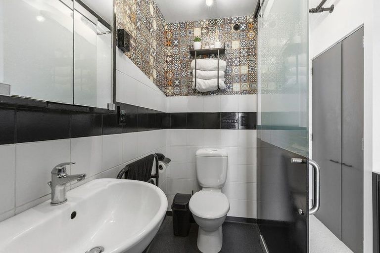 Photo of property in Qba Apartments, 4d/51 Webb Street, Mount Cook, Wellington, 6011
