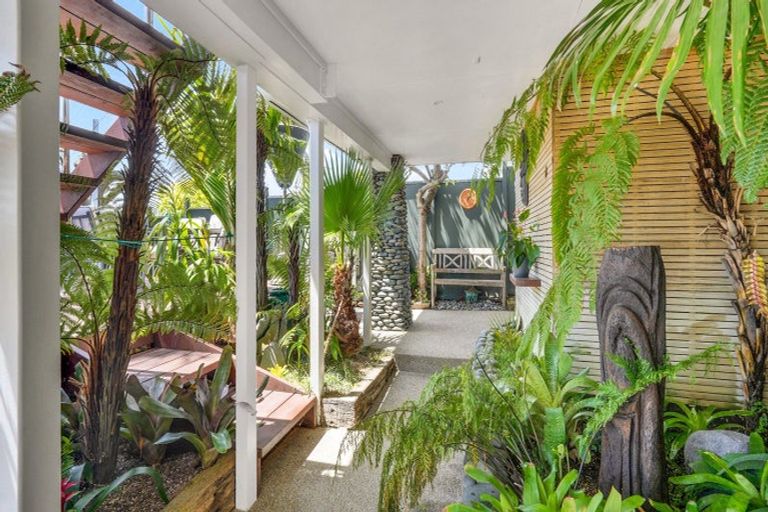 Photo of property in 10 Takutai Avenue, Bucklands Beach, Auckland, 2012