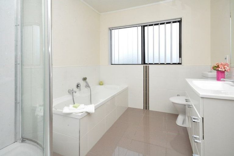 Photo of property in 1/20 Seneca Court, Golflands, Auckland, 2013