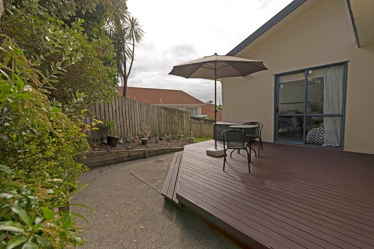 Photo of property in 27 Milan Drive, Glen Eden, Auckland, 0602