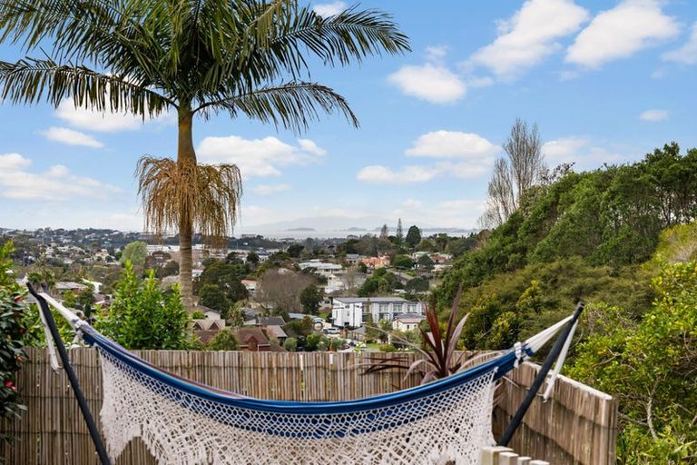 Photo of property in 1/305 Glenfield Road, Glenfield, Auckland, 0629