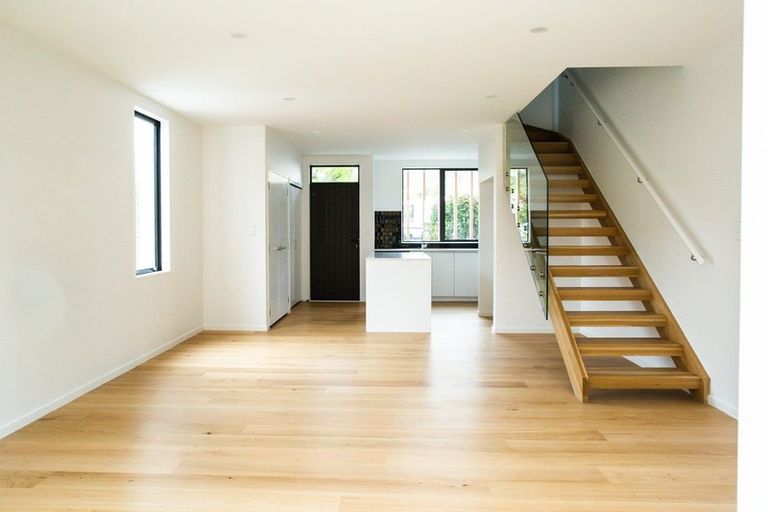 Photo of property in 2d Cook Street, Karori, Wellington, 6012