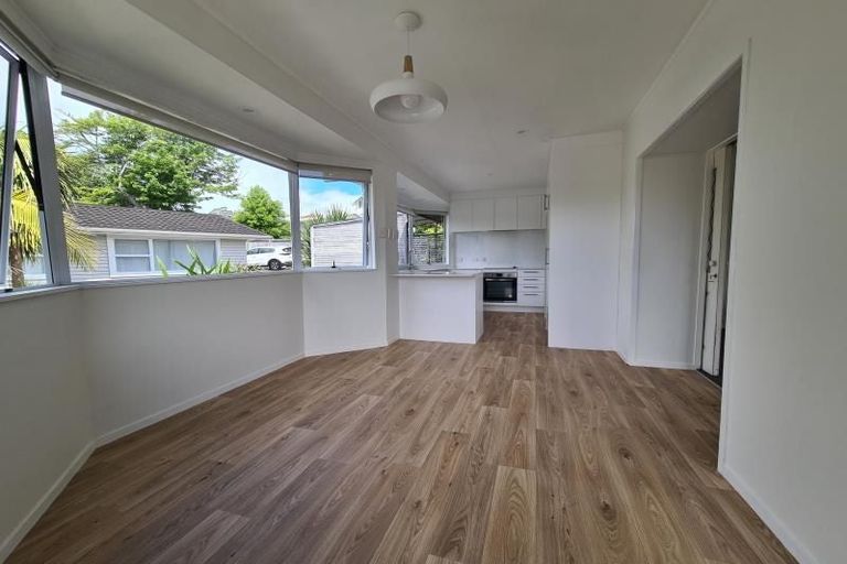 Photo of property in 10 Weatherly Road, Torbay, Auckland, 0630