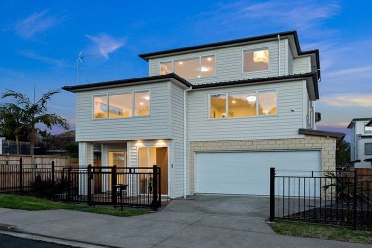 Photo of property in 5 Gladfield Lane, Te Atatu Peninsula, Auckland, 0610
