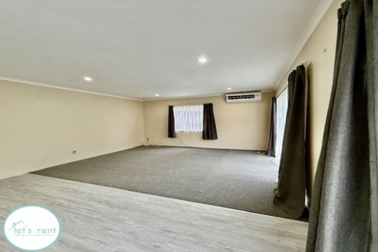 Photo of property in 9 Maypark Crescent, Flat Bush, Auckland, 2016