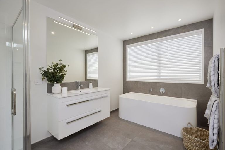 Photo of property in 16 Montiicola Drive, Papamoa Beach, Papamoa, 3118