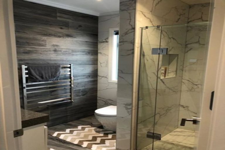 Photo of property in 5 Michael Richard Place, East Tamaki Heights, Auckland, 2016