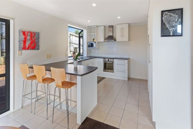 Photo of property in 12 Kathleen Reece Place, Waiuku, 2123